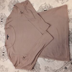 XL: 🤎 Tahari Ribbed Long Sleeve Tees light brown